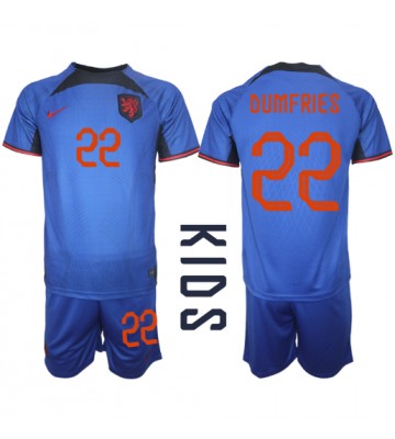 Holland Denzel Dumfries #22 Replika Babytøj Udebanesæt Børn VM 2022 Kortærmet (+ Korte bukser)